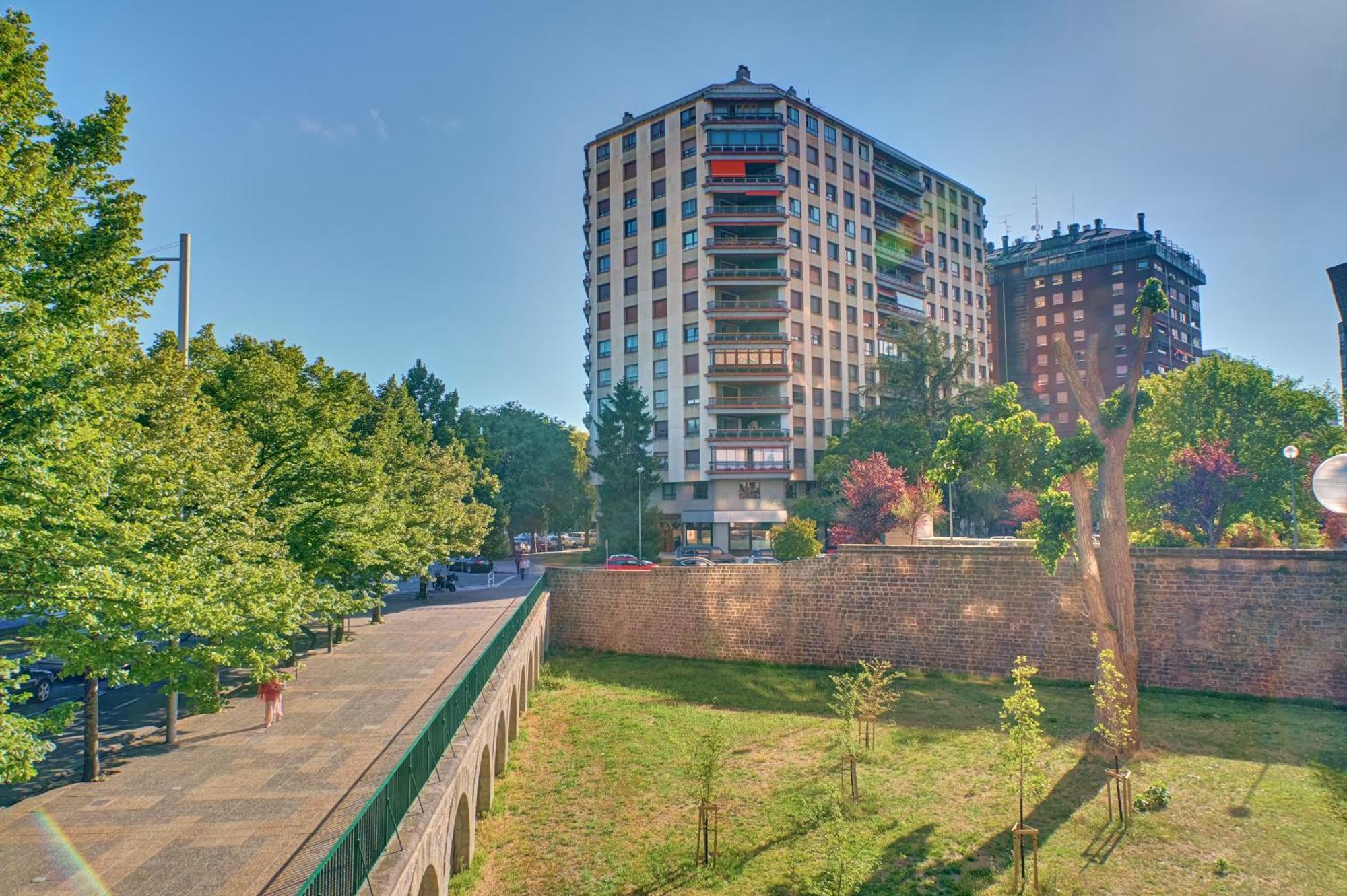 Apartamento Plural By Clabao Пампона Екстериор снимка